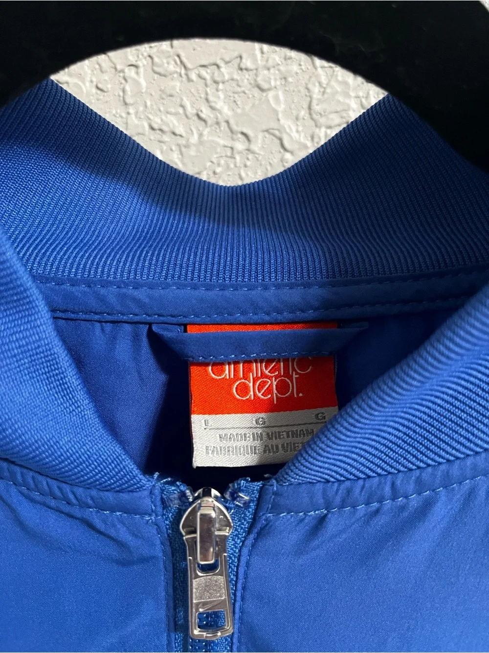 Nike Women's Windbreaker Jacket in Royal Blue